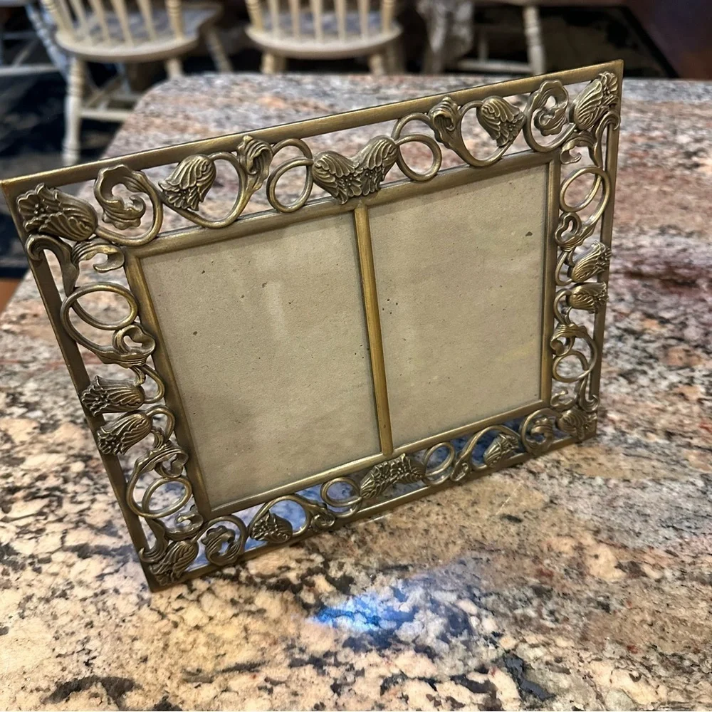 Vtg Gold Tone Tulip Metal Double Frame 3.5” x 5” Photos